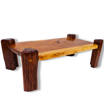 Mesa de Centro Cubierta de Lleuque con patas de Roble